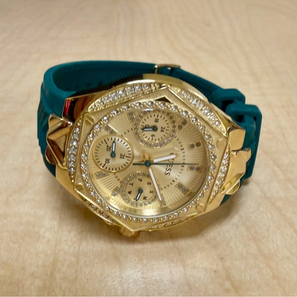 Guess Women's 38mm Watch - Green Silicone Band & Gold Tone - Picture 9 of 9